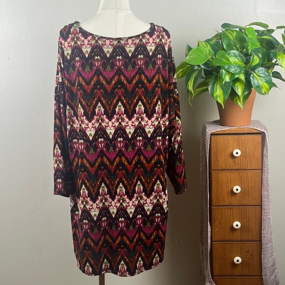 CATO Woman Red and Black Aztec Print with Metal Embellishments Top Size 22/24W - Picture 4 of 9